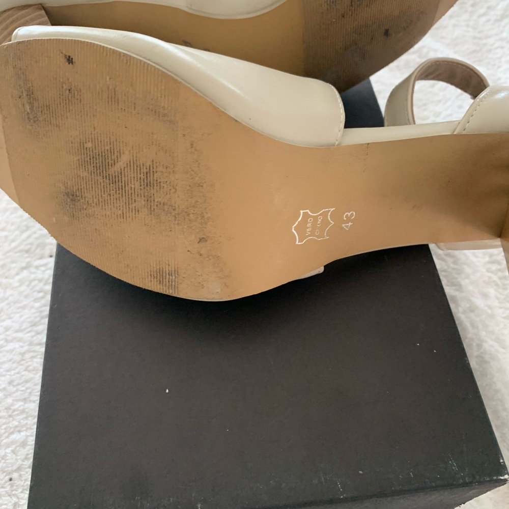 Shoe - Picture 4 of 6